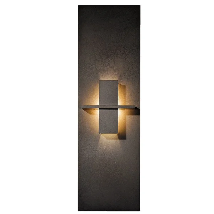 Aperture Single-Light Vertical Wall Sconce