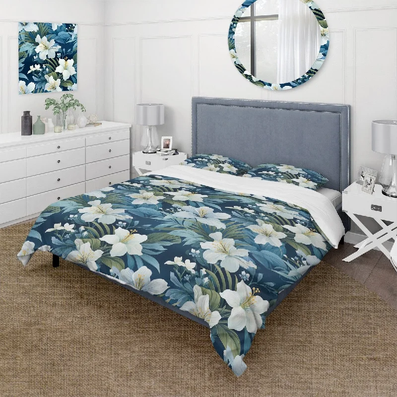 How to care for quilts-Designart "Azure And Green Canopy Tropical Pattern V" Floral Bedding Cover Set With 2 Shams