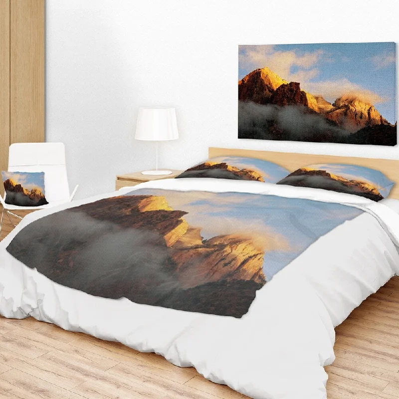 Throw blanket with artistic print -Designart 'Foggy Hills in Zion National Park' Landscape Fleece Throw Blanket