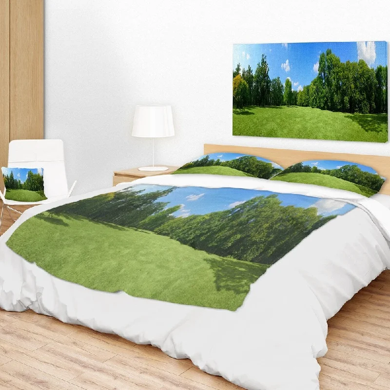 Luxury home throw blanket -Designart 'Green City Park Panorama' Landscape Fleece Throw Blanket