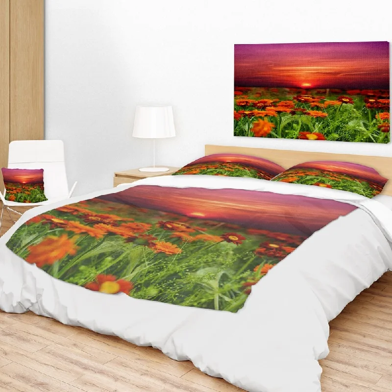 Throw blanket with festive patterns -Designart 'Sunset Flowers with Red Sky' Modern Landscape Fleece Throw Blanket